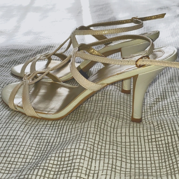 Womens sandals - Picture 2 of 4